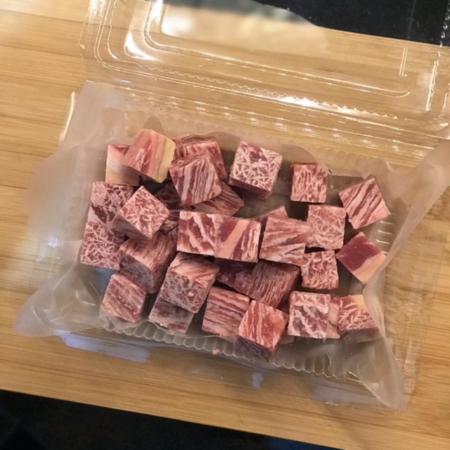 

Daging Sapi Meltique Cubes Saikoro Nett 250Gram