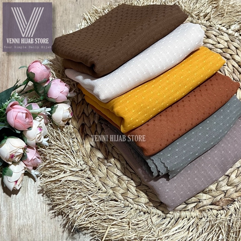 SEGIEMPAT HIJAB BELLA SQUARE MOTIF EMBOS