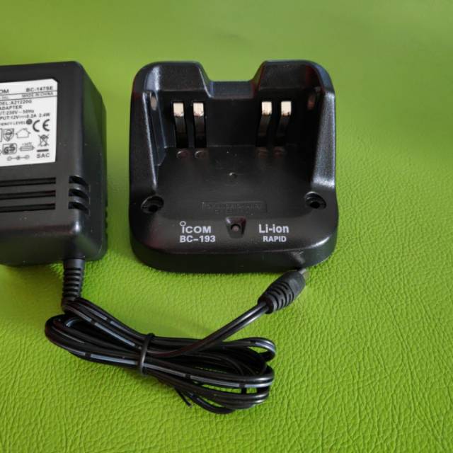 Charger casan HT ICOM V80