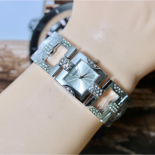 Jam Tangan wanita Guess model kotak