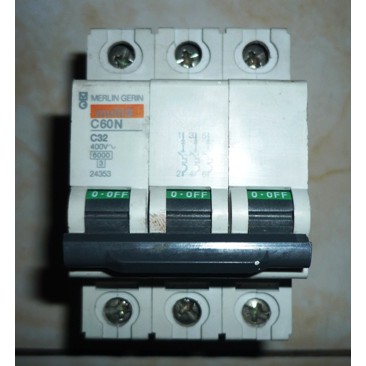 MCB 3 Phase 32A merk Merlin Gerin