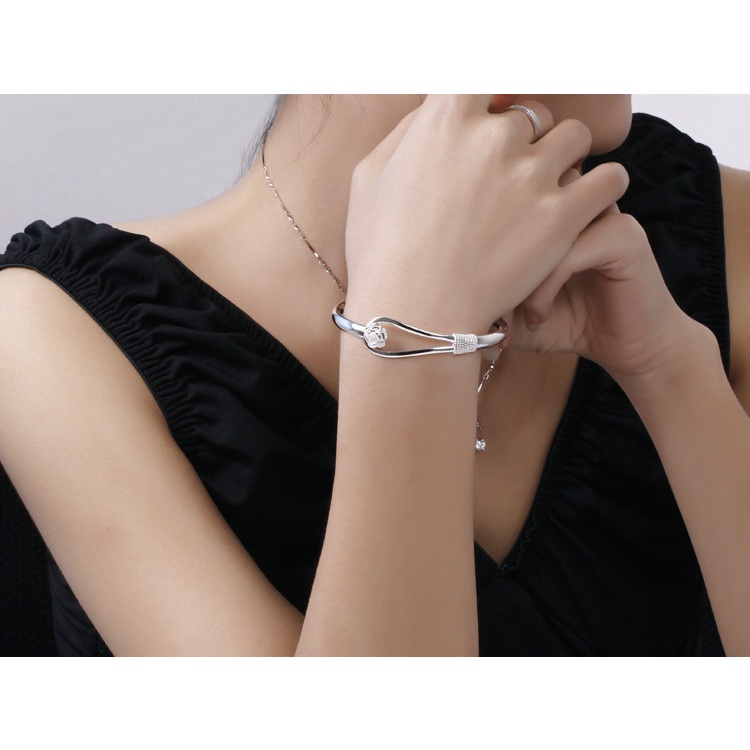 Gelang Desain Bunga Romantis Bahan Stainless Steel Lapis Silver Gaya Retro Eropa Amerika