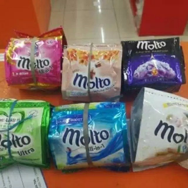 Pelembut Dan Pewangi Pakaian Molto Renceng 12x10ml