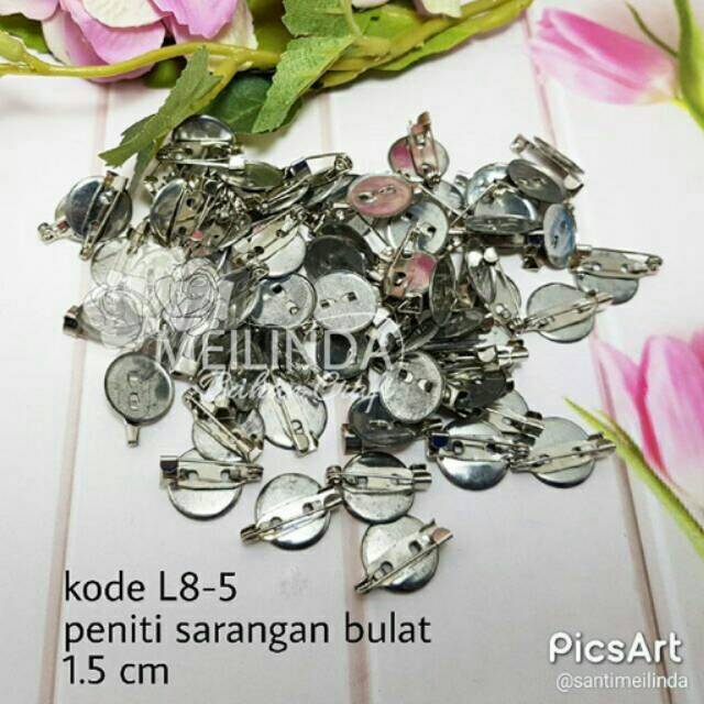 

Peniti bulat 1.5 cm. Dijual per lusin
