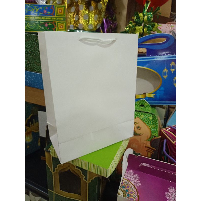 

paper bag buku putih polos bahan tebal isi 12 pcs terlaris dan termurah