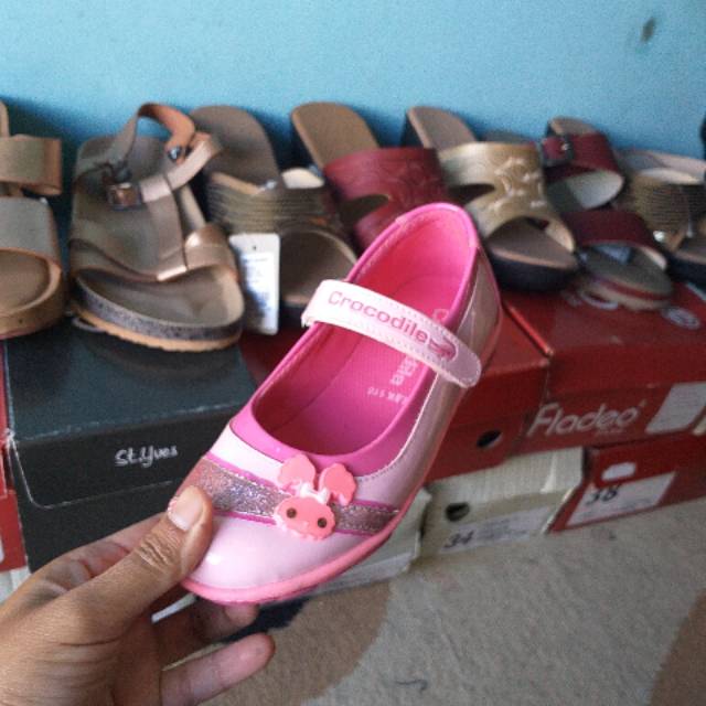 Sepatu crocodile