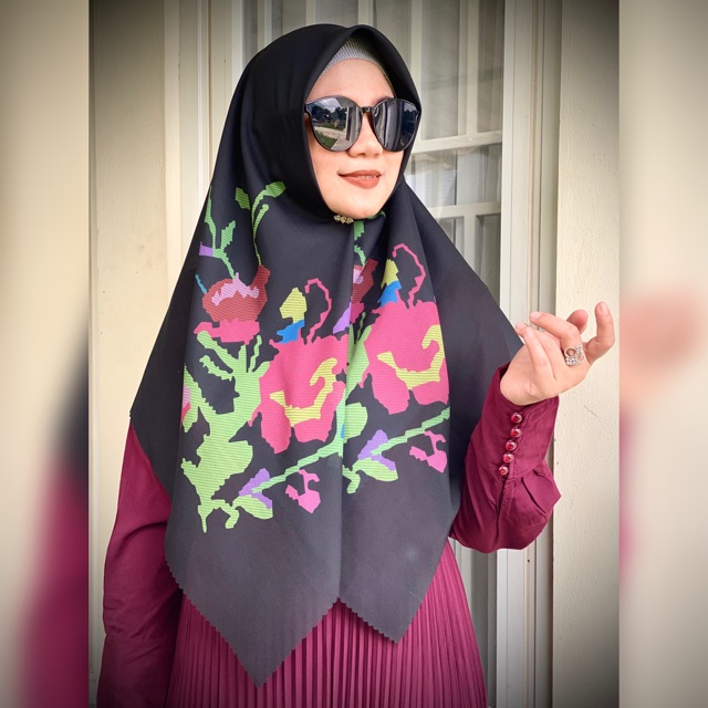 Jilbab Etnik Lagosi in Black