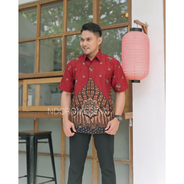 Kemeja Batik Premium Lengan Pendek Warna Merah Batik Ori Solo Batik Pendek Pria Batik Warna Merah