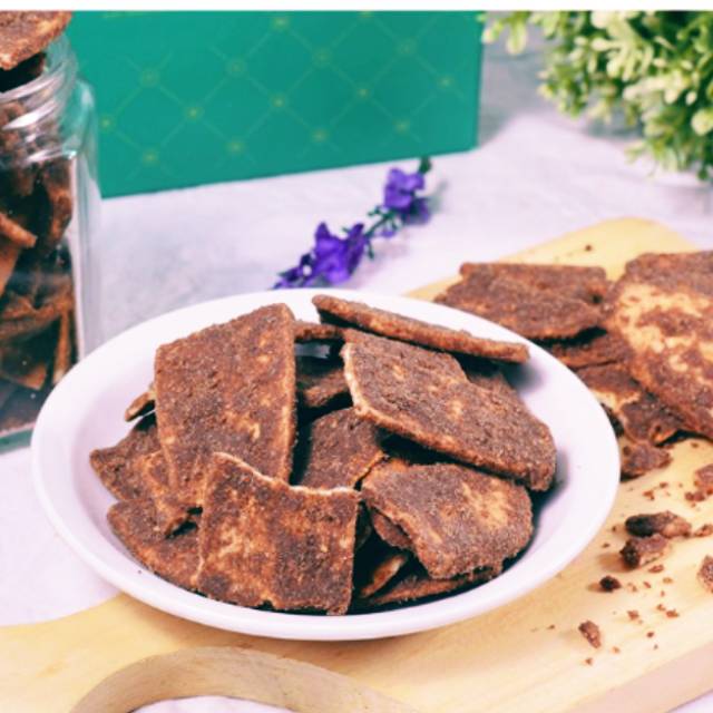 

Keripik pisang coklat khas lampung, untuk merk di kirim random sesuai stok yang tersedia