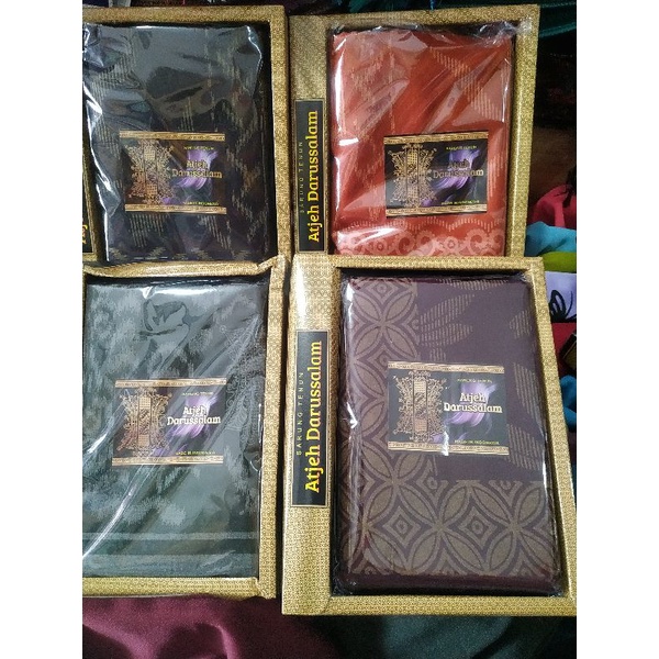 Kain sarung motif khas Aceh (Aceh Darussalam)