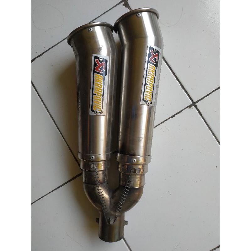 knalpot akrapovic dual megaphone