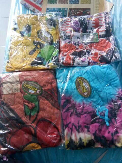Setelan Kulot Batik Motif Abstrak Leher Karet Setelan Kulot Batik Motif Abstrak Leher Karet
