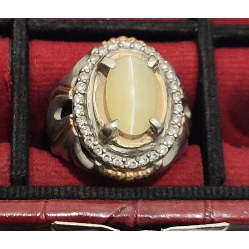 Natural cat'S eye opal