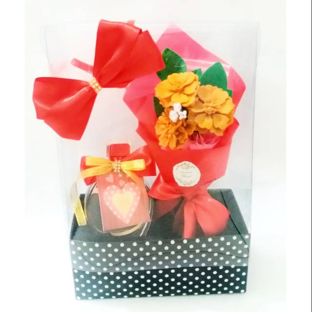 Set buket bunga + parfum set hadiah box marrygold hadiah wedding valentine wisuda ibu anniversary