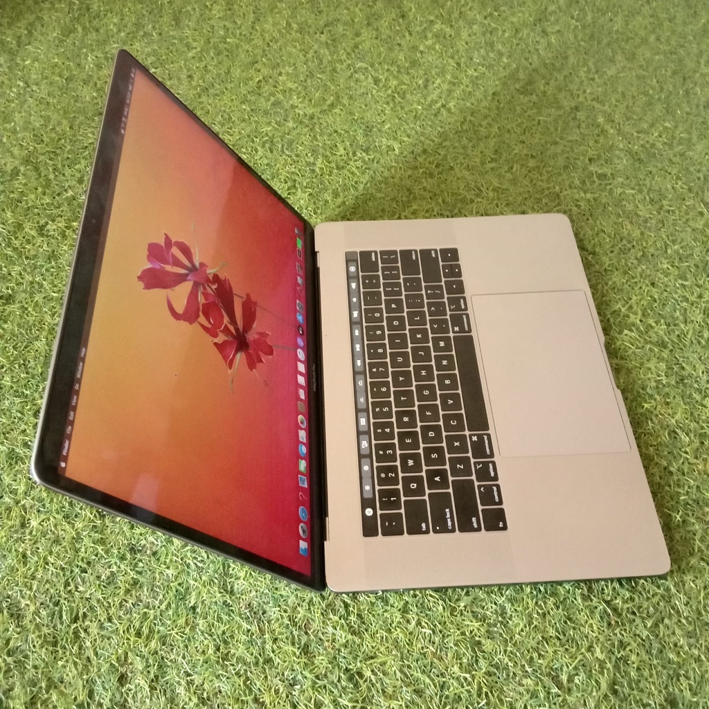 Macbook Pro 2016 Touchbar Retina 15 inch RAM 16 GB // SSD 256 // 512 GB Second Original