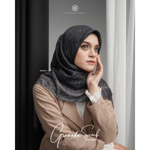 JILBAB / HIJAB / KRUDUNG SEGI EMPAT MOTIF MEWAH TERBARU DARI NADHEERA 150 × 150 GRANADA SCARF