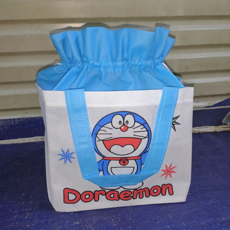 

Goodie bag ulang tahun / tas karakter anak / tas spunbond alas 18x18 / tas ulang tahun custom sablon
