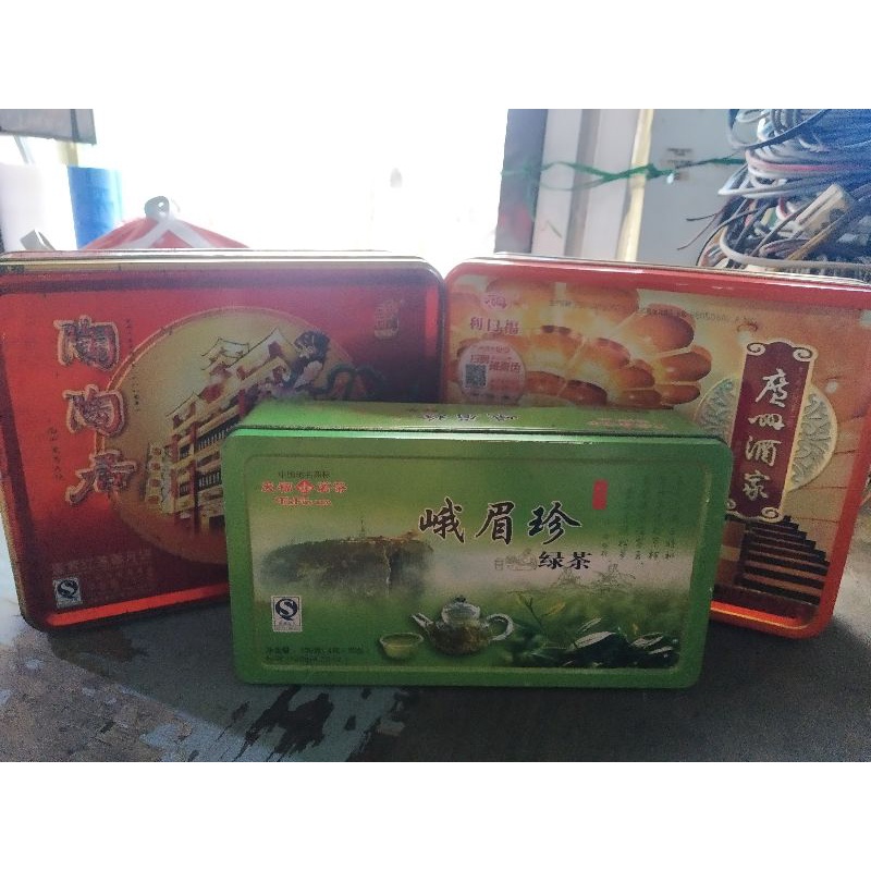 *perloved*kaleng biskuit/kaleng bekas kue/kaleng bekas teh