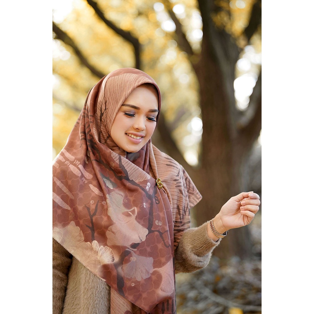 Ginkgo Square XL in Chesnut Voal