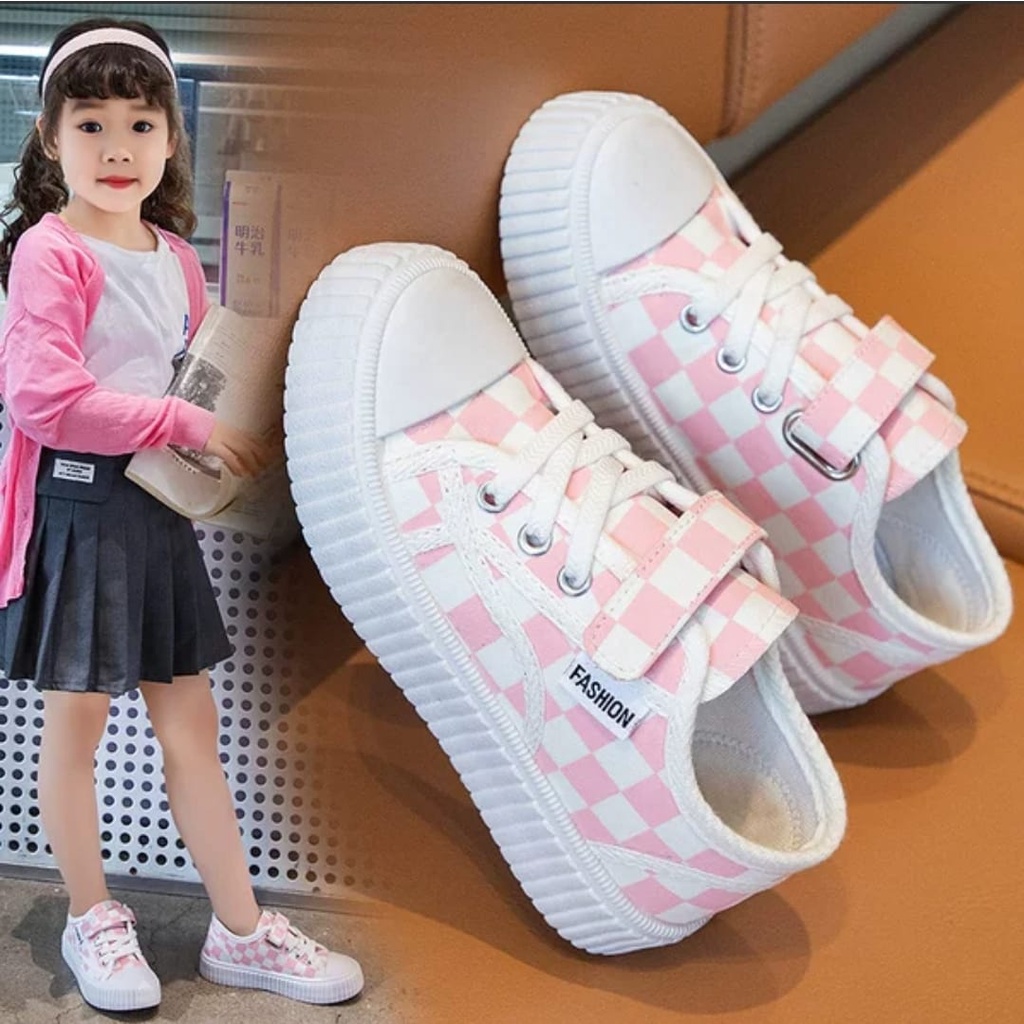 SEPATU ANAK FASHION KOTAK