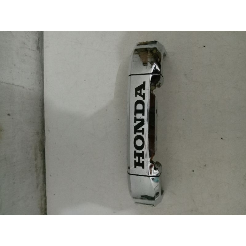 emblem kumisan bawah lampu gl 100 original