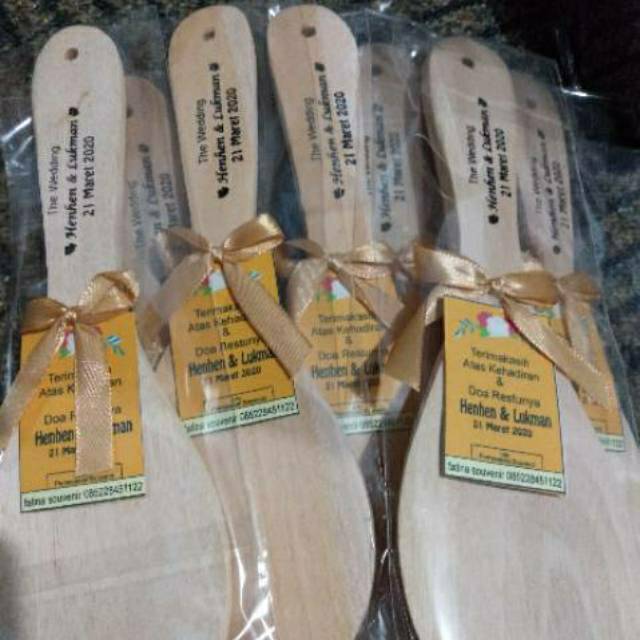 Souvenir pernikahan Centong Kayu