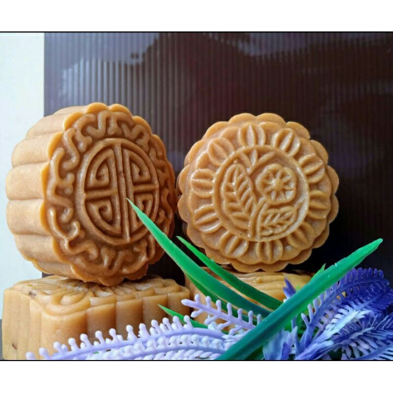 

Mooncake ( 100 % halal )