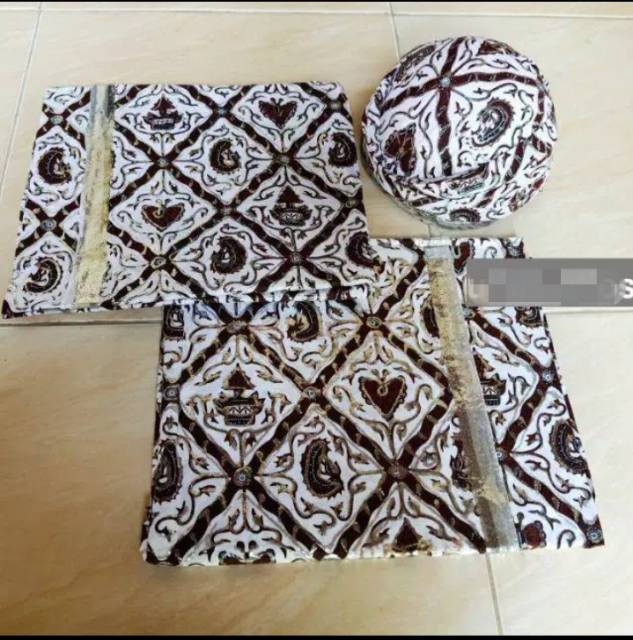 Set jarik prodo pengantin sepasang dan blangkon solo