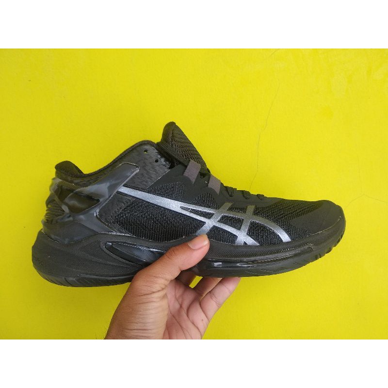 Sepatu volly outlet asics tiger