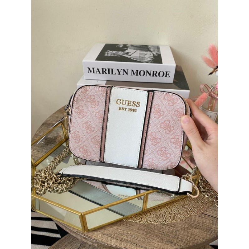 GUESSS cathleen crossbody bag