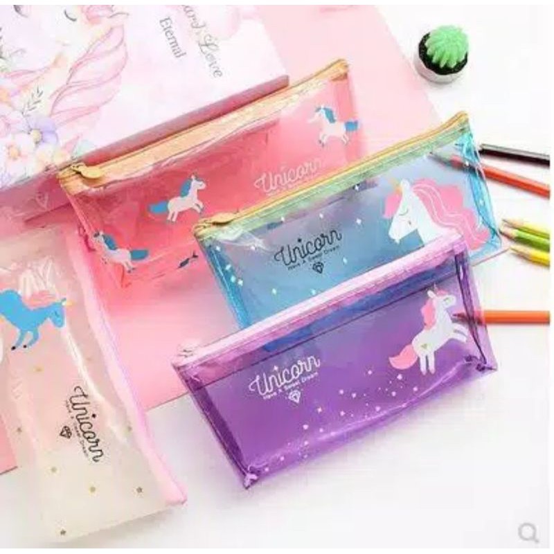 

Perry_Stationery.id | TEMPAT PENCIL MOTIF UNICORN TRANSPARAN