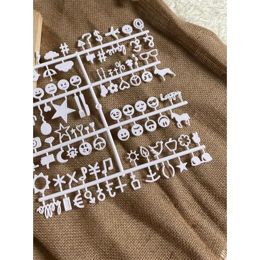 

☛ Tulisan/abjad/huruf Chrome PREMIUM untuk letter board berkarakter - Hari & Bulan ☃