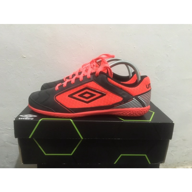 UMBRO SALA LIGA SEPATU FUTSAL BNIB SIZE 43 Original
