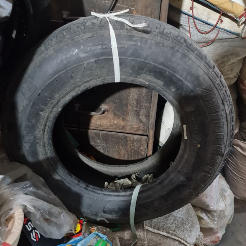 Ban Luar Mobil Pickup Toyota Hiace Street 185/80 R14 Bekas Rusak Jadul