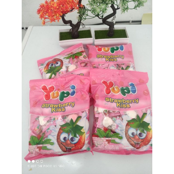 

termurah!! yupi Stroberi Kiss