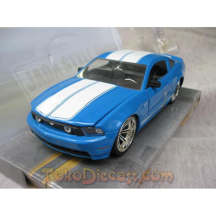 Terbaru Ford Mustang GT 2010 Biru (Diecast Jada 1:24)