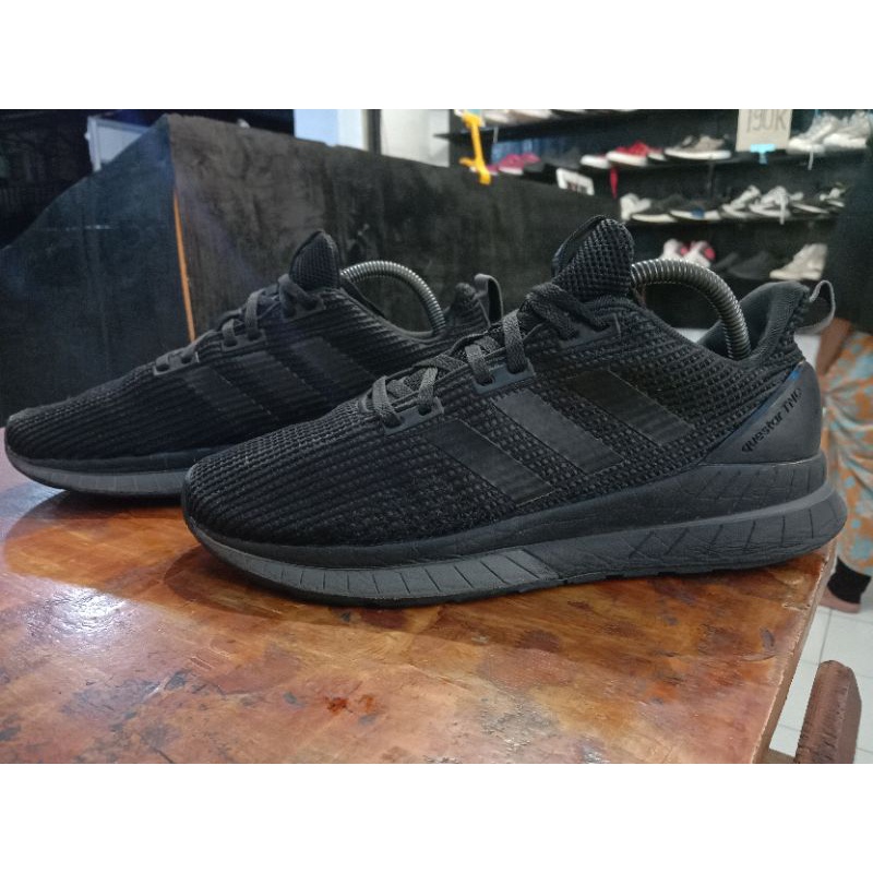 Sepatu Second Branded Adidas Questar TND