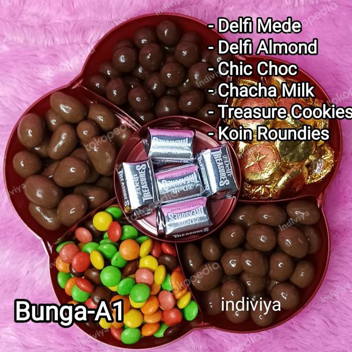 

Coklat Delfi Silverqueen Toples Bunga Sekat 6 B / Paket Toples Lebaran