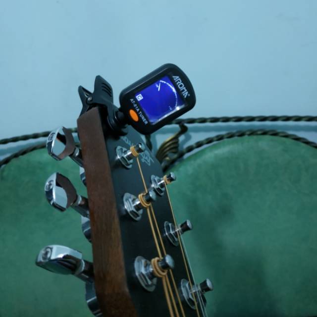 Digital Tuner Gitar Bass Biola Ukulele Merk Aroma Alat Stem Murah Bonus Baterai