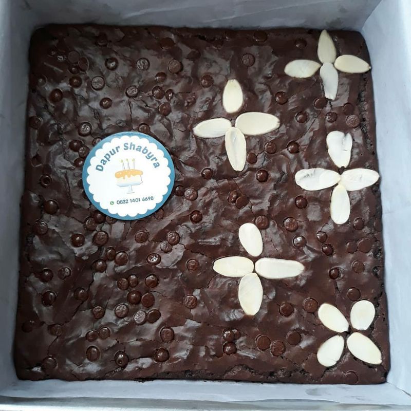 

BrowniesFudgy2Topping