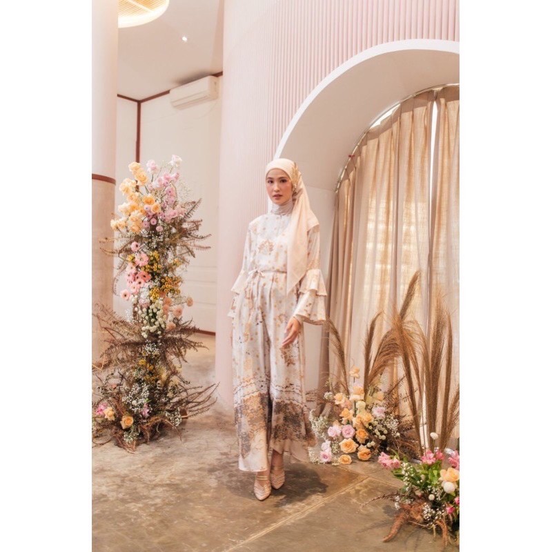 Mahara Dress Ivory size M by Diana Restu