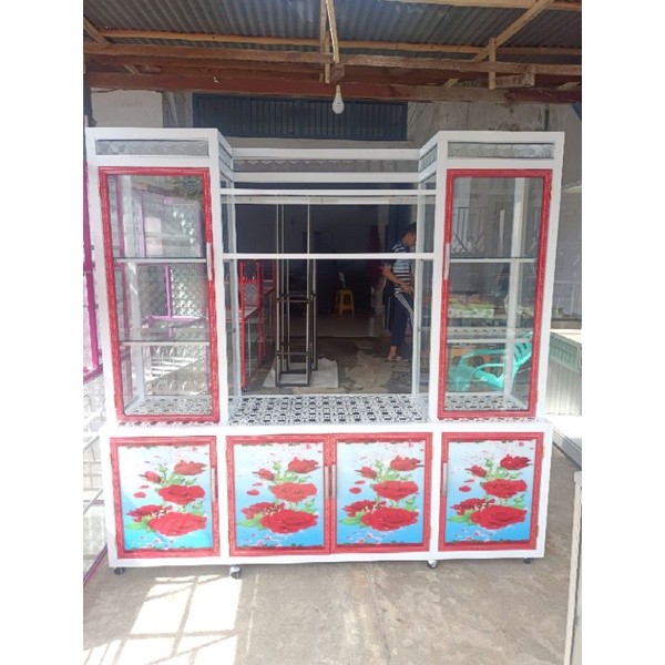 lemari tv kaca alumunium