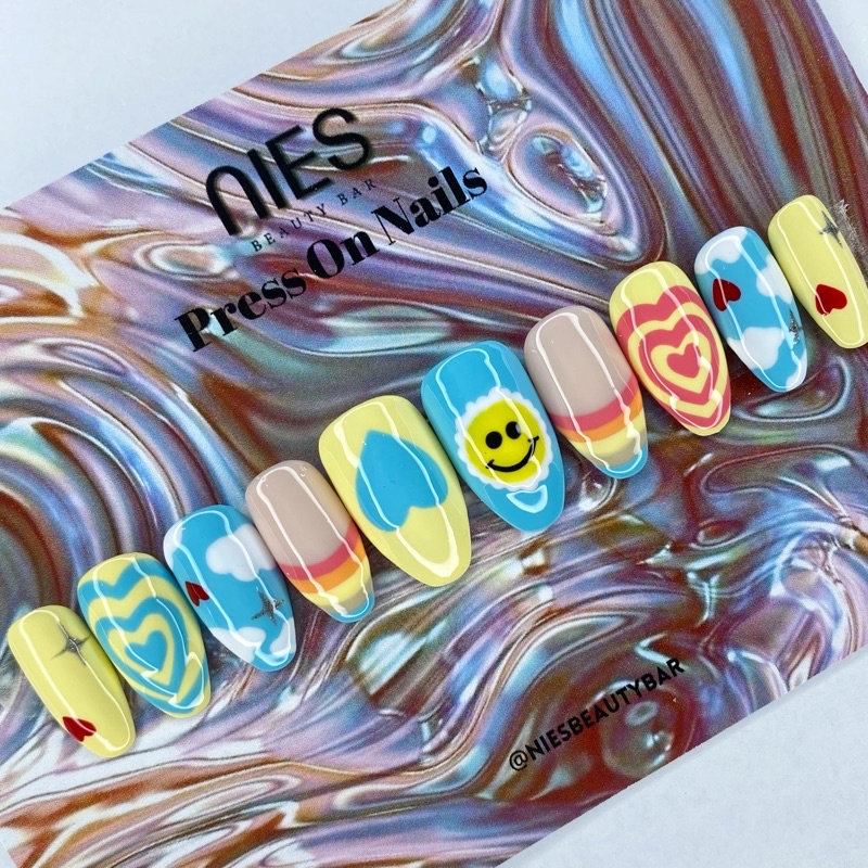 random pattern press on nails (J)