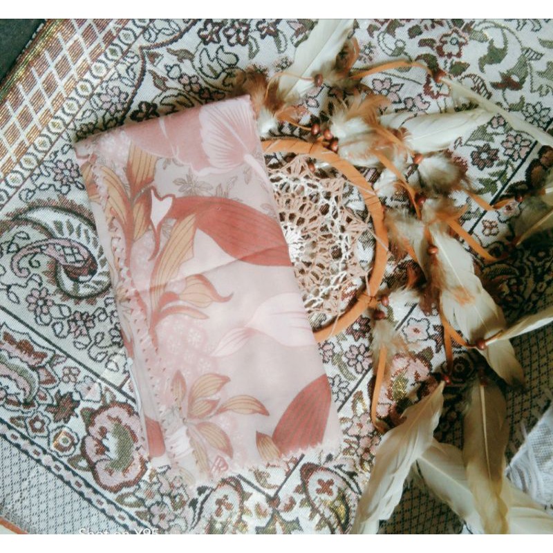 HIJAB SEGIEMPAT VOAL MOTIF 115X115CM