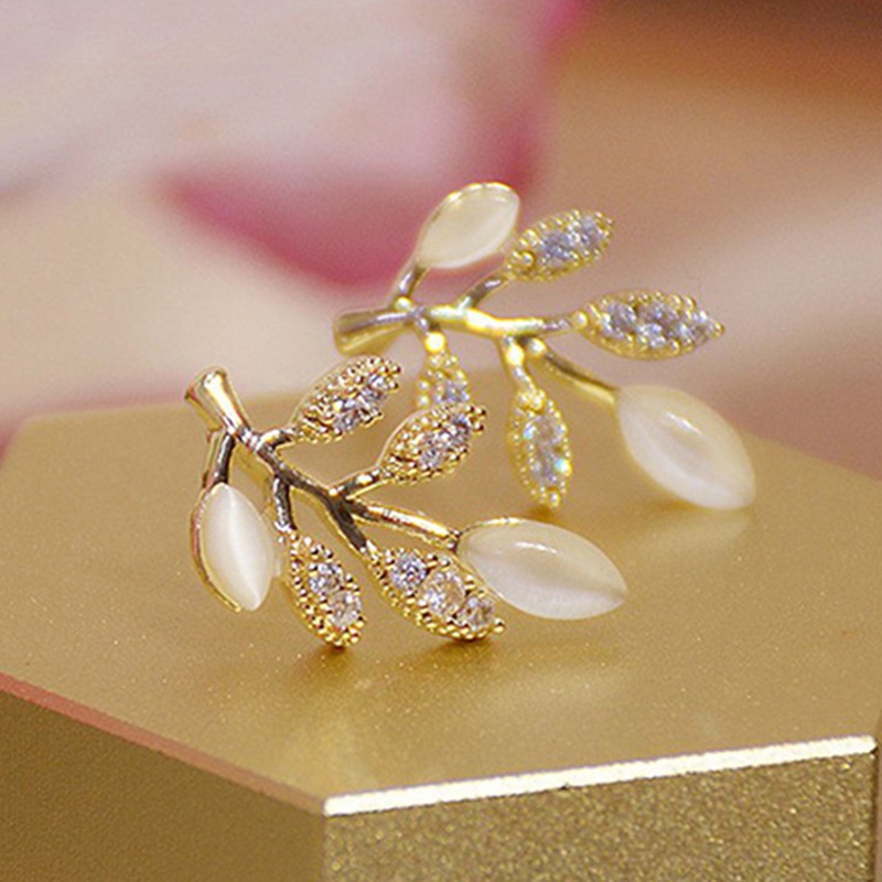 Anting Stud Desain Bunga Kristal Mutiara Bahan Alloy Gaya Korea Klasik Untuk Wanita