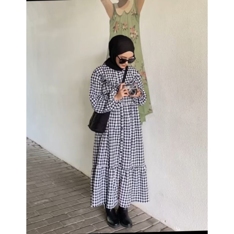 Hayya Gingham black by HaideeOrlin