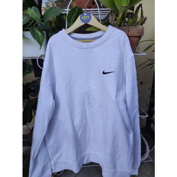 crewneck nike small swoosh