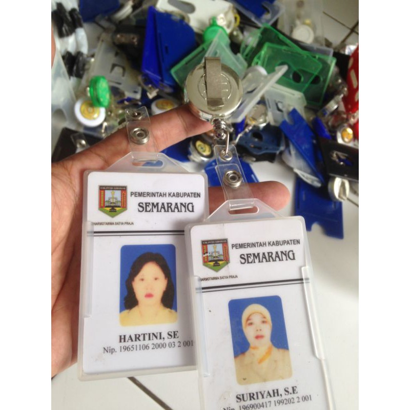 

Satu Set id card tanda pengenal / name tag papan nama