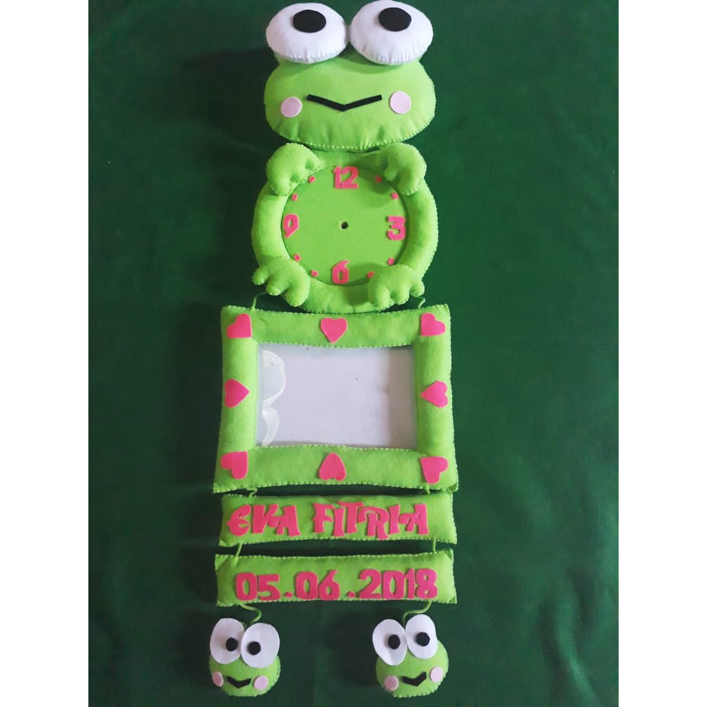 Jam Karakter Keroppi Dengan Bingkai Foto Nama Dan Tanggal Lahir