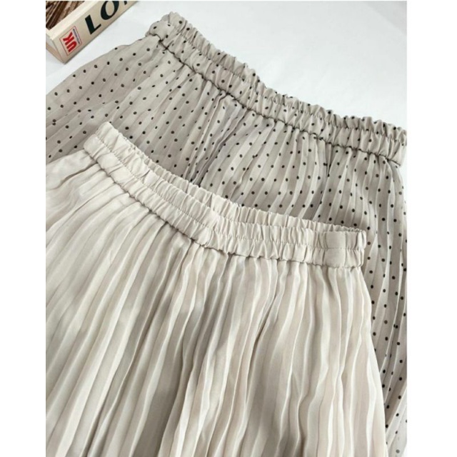 GU pleated skirt
